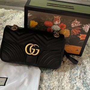 Luxury chain strap bag